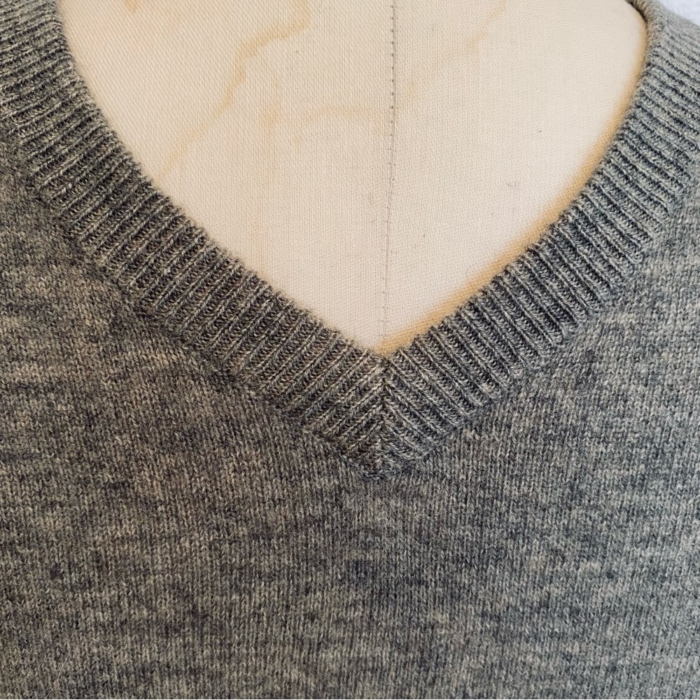 Pure cashmere  M men’s dark heather grey sweater. EUC - Picture 2 of 5